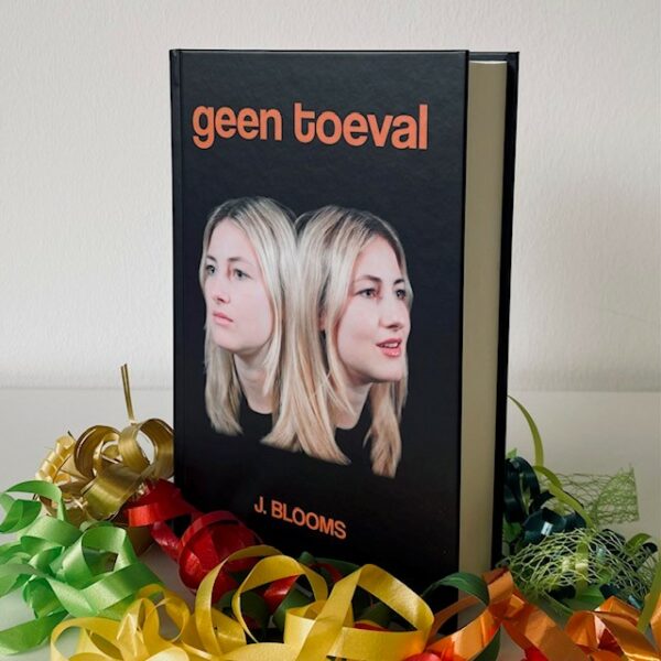 GEEN TOEVAL door J. Blooms - incl. verzending
